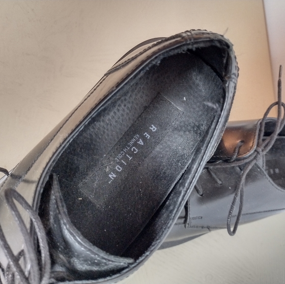 Kenneth Cole Reaction Shoes size 9 - Picture 2 of 5
